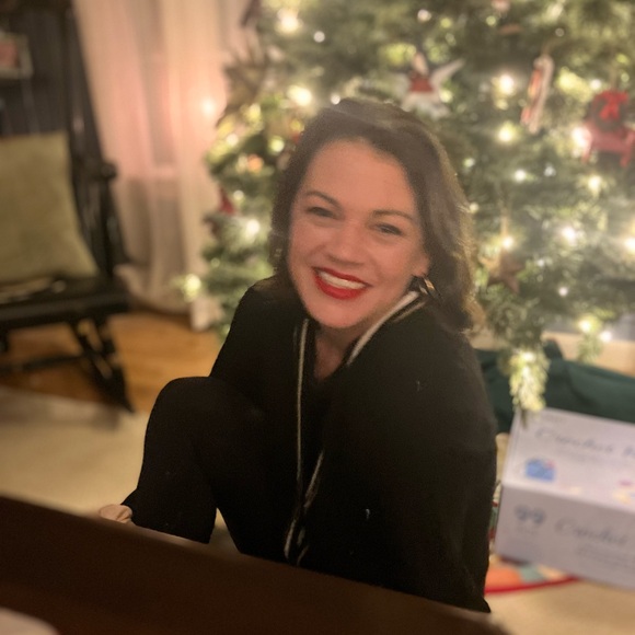 Meet your Posher, Alison - Picture 1 of 2